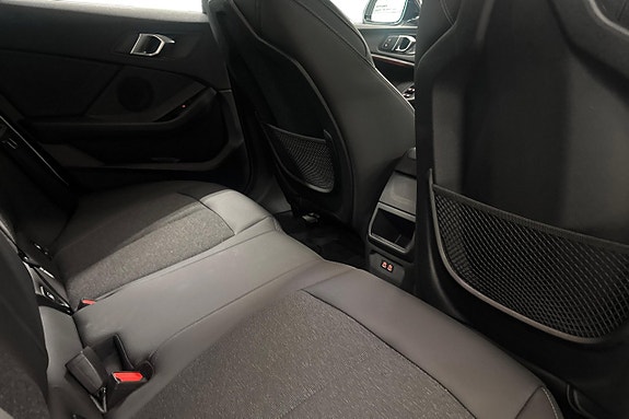 BMW 118i 7 of 17