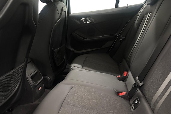 BMW 118i 11 of 17