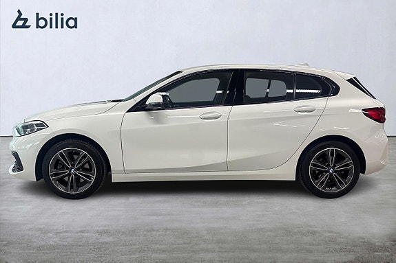 BMW 118i 3 of 17