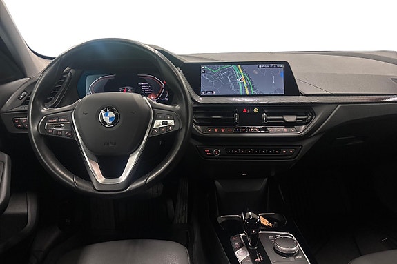 BMW 118i 8 of 17