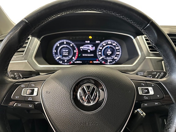 Volkswagen Tiguan 9 of 16