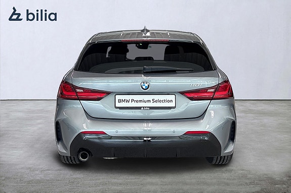 BMW 118i 4 of 17
