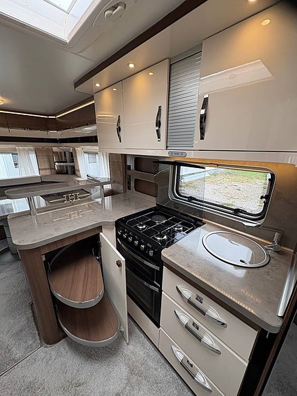 HOBBY 620 CL PRESTIGE. Alde/Långbädd/Stora spisen.2020 3 of 12