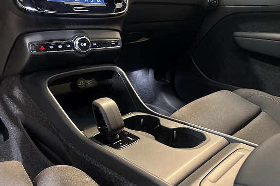 Volvo EX40 19 of 24