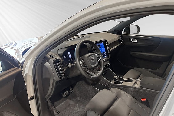 Volvo EX40 7 of 24