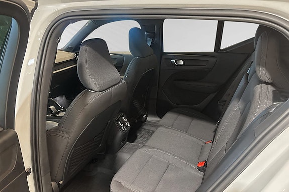 Volvo EX40 8 of 24