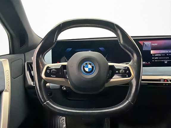 BMW iX 17 of 30