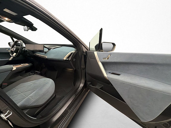 BMW iX 26 of 30