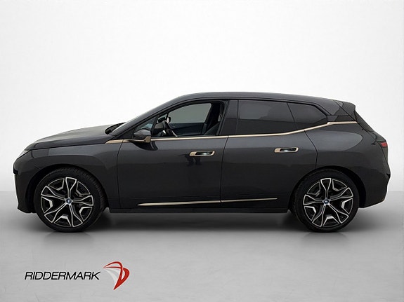 BMW iX 8 of 30