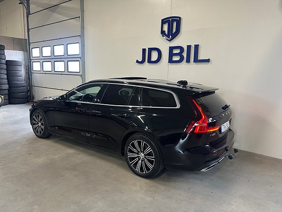Volvo V60 2 of 27