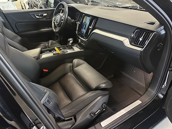 Volvo V60 17 of 27