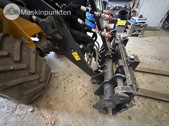 JCB 403 med redskap 23 of 27