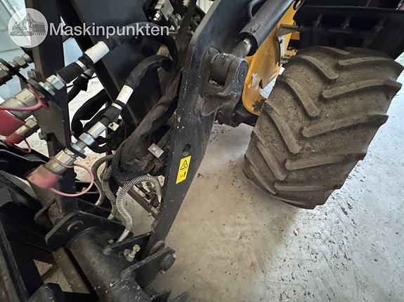 JCB 403 med redskap 26 of 27
