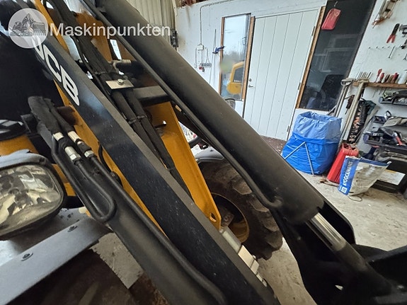 JCB 403 med redskap 25 of 27
