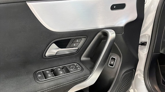 Mercedes-Benz A250 18 of 19