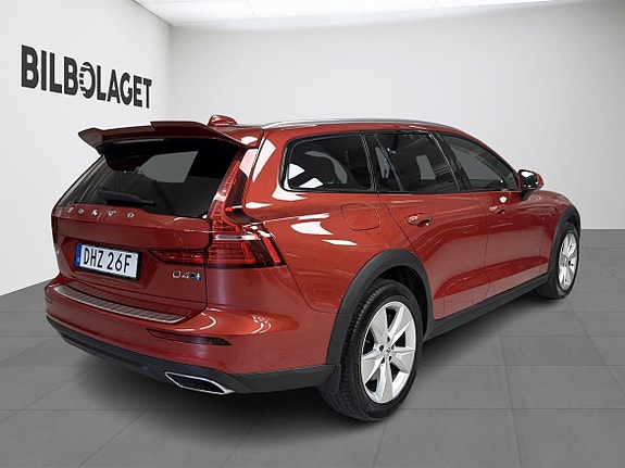 Volvo V60 Cross Country 4 of 9