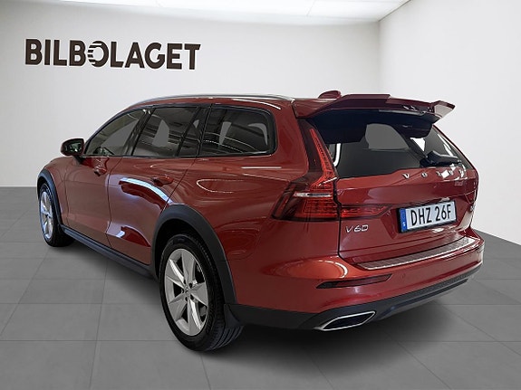 Volvo V60 Cross Country 3 of 9