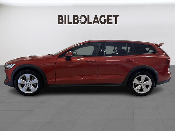 Volvo V60 Cross Country 2 of 9