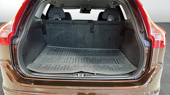 Volvo XC60 10 of 16