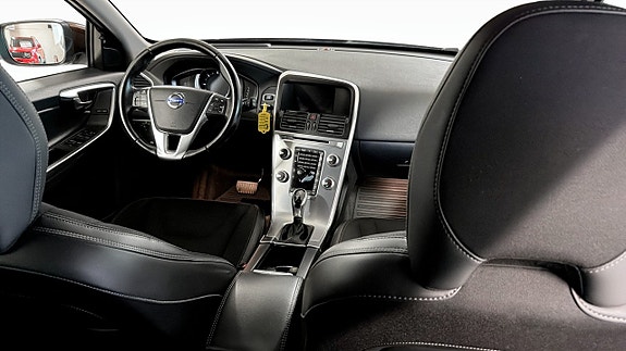 Volvo XC60 4 of 16