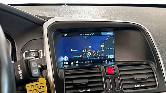 Volvo XC60 13 of 16