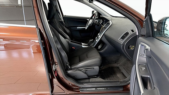 Volvo XC60 3 of 16