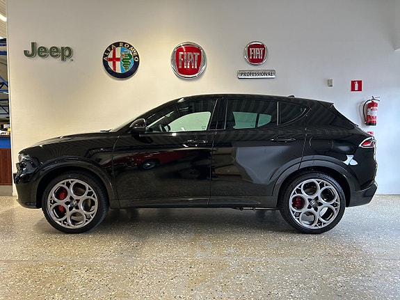 Alfa Romeo Tonale 3 of 12