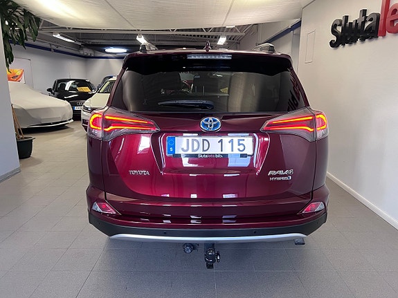Toyota RAV4 8 of 23