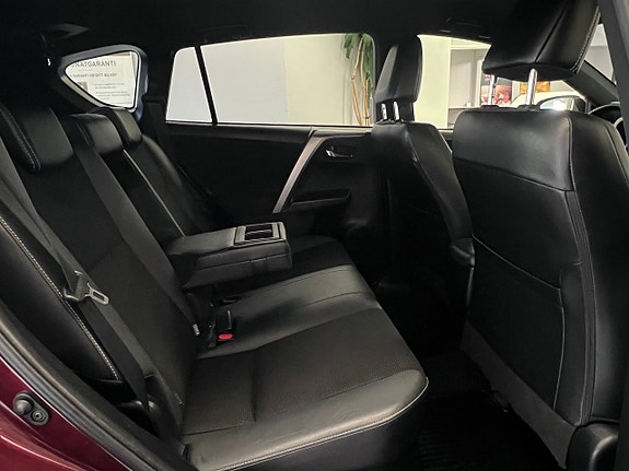 Toyota RAV4 13 of 23