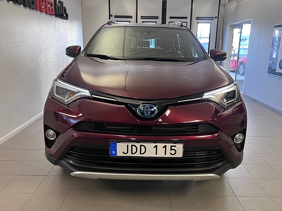 Toyota RAV4 3 of 23