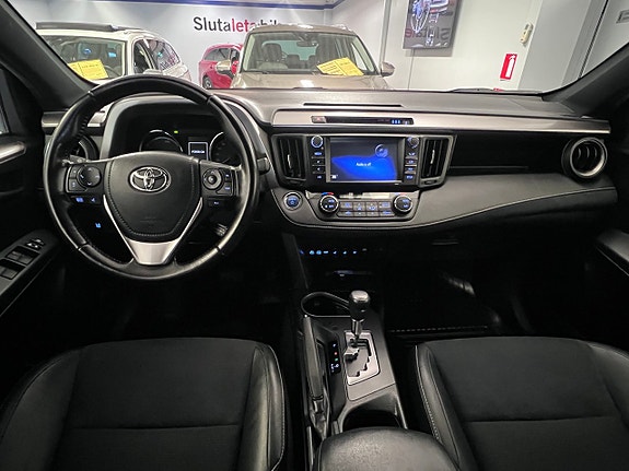 Toyota RAV4 16 of 23