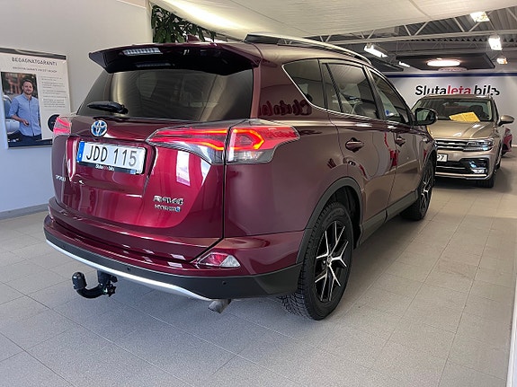 Toyota RAV4 9 of 23