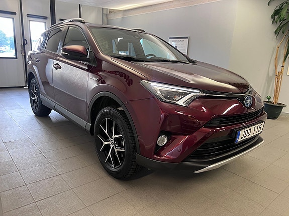Toyota RAV4 4 of 23