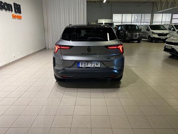 Renault Scenic E-Tech 5 of 12