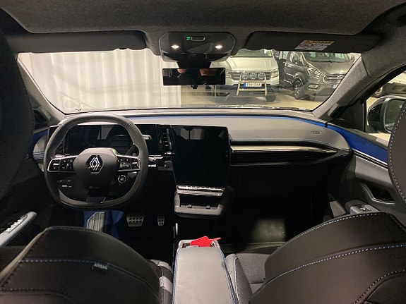 Renault Scenic E-Tech 2 of 12