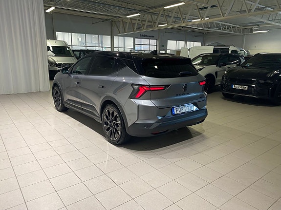 Renault Scenic E-Tech 7 of 12