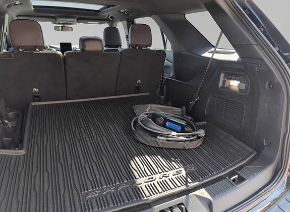 Ford Explorer 12 of 13