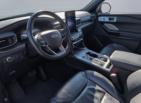 Ford Explorer 3 of 13