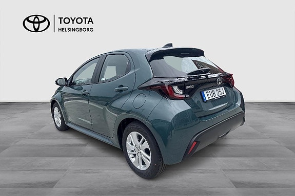 Toyota Yaris 7 of 12