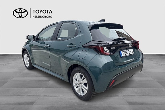 Toyota Yaris 4 of 12