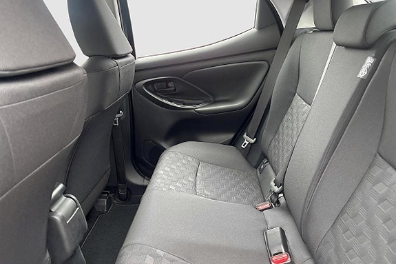 Toyota Yaris 12 of 12