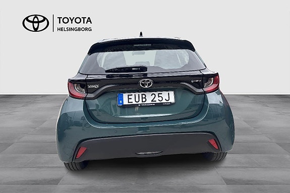 Toyota Yaris 5 of 12