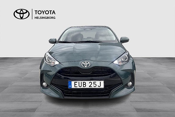 Toyota Yaris 2 of 12