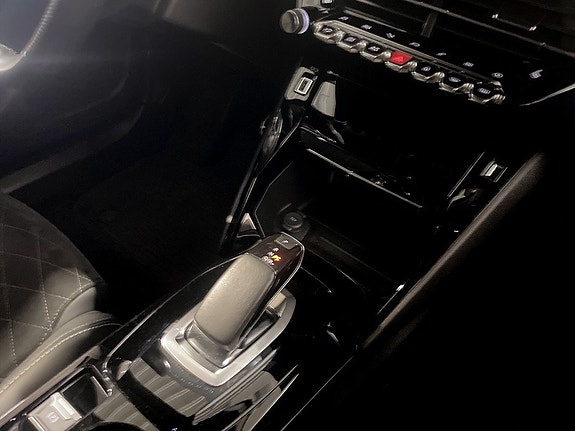 Peugeot e-2008 10 of 15