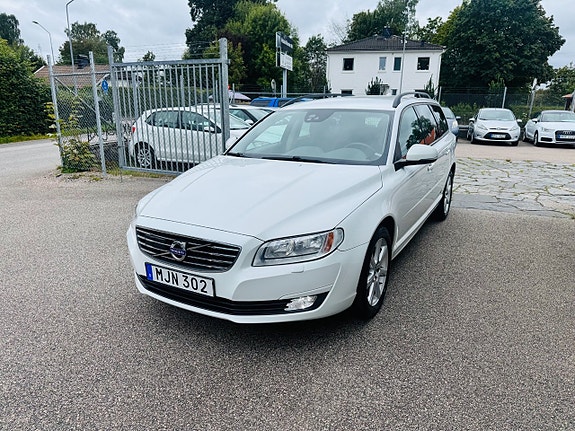 Volvo V70 2 of 25