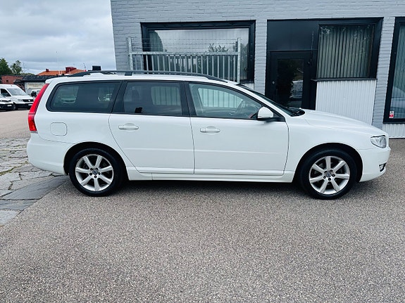 Volvo V70 10 of 25