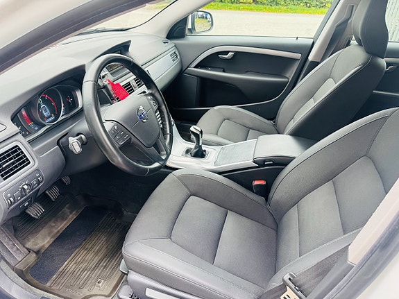 Volvo V70 8 of 25