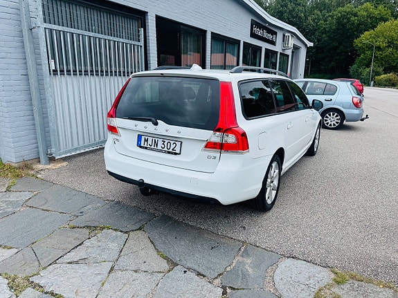 Volvo V70 3 of 25