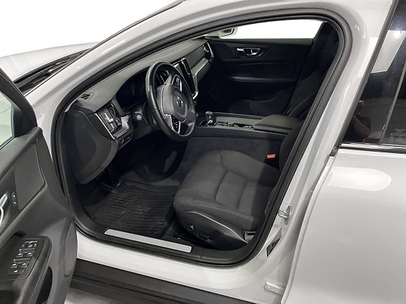 Volvo V60 Cross Country 7 of 16