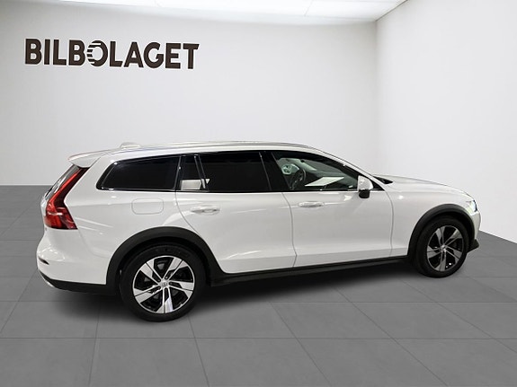 Volvo V60 Cross Country 6 of 16